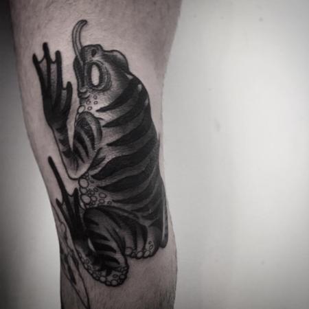 Tattoos - frog knee - 128702